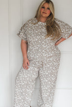Load image into Gallery viewer, Olivia Floral Pants