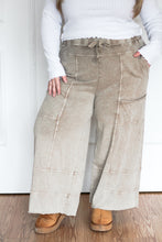 Load image into Gallery viewer, Blakely Wide Leg Cargo Sweatpants