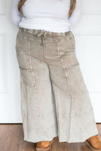 Load image into Gallery viewer, Blakely Wide Leg Cargo Sweatpants