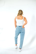 Load image into Gallery viewer, Bryant Boyfriend Jeans