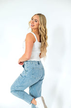 Load image into Gallery viewer, Bryant Boyfriend Jeans