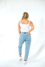 Load image into Gallery viewer, Bryant Boyfriend Jeans
